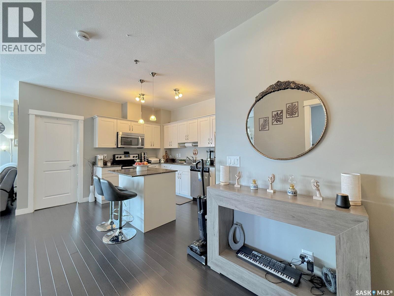 202 702 Hart Road, Saskatoon, SK - Indoor Photo Showing Kitchen