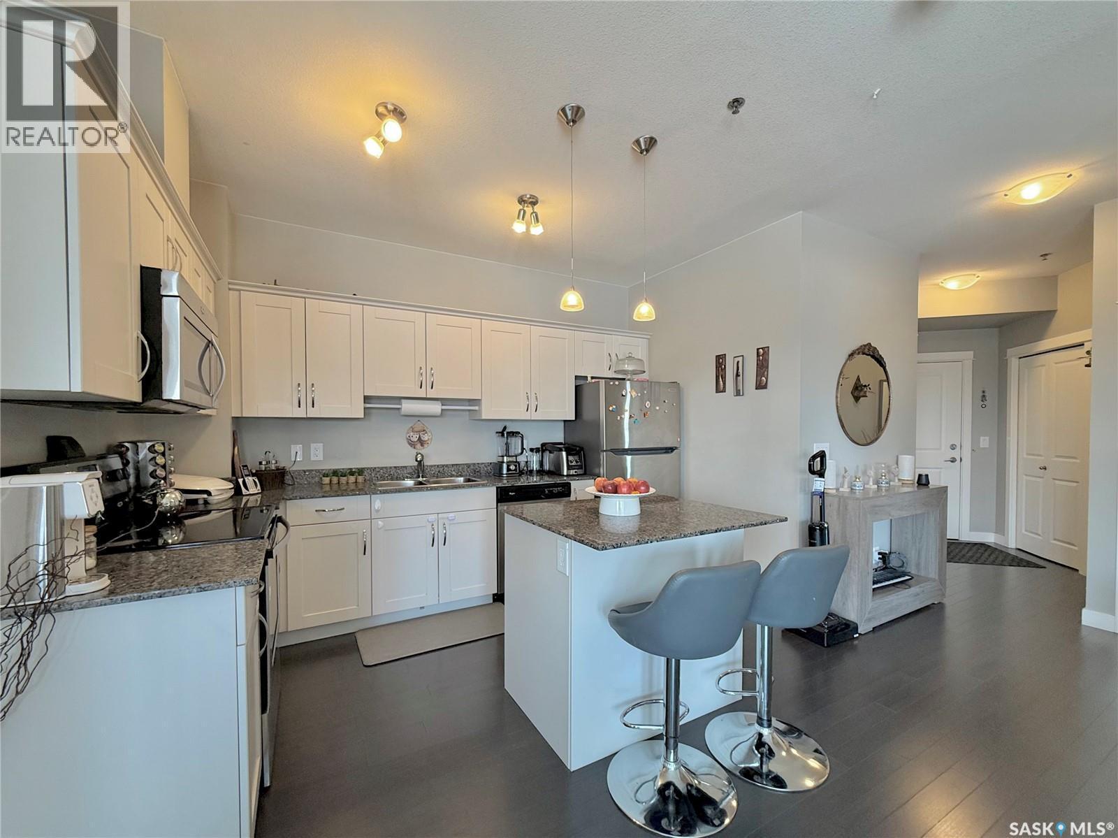 202 702 Hart Road, Saskatoon, SK - Indoor Photo Showing Kitchen With Double Sink