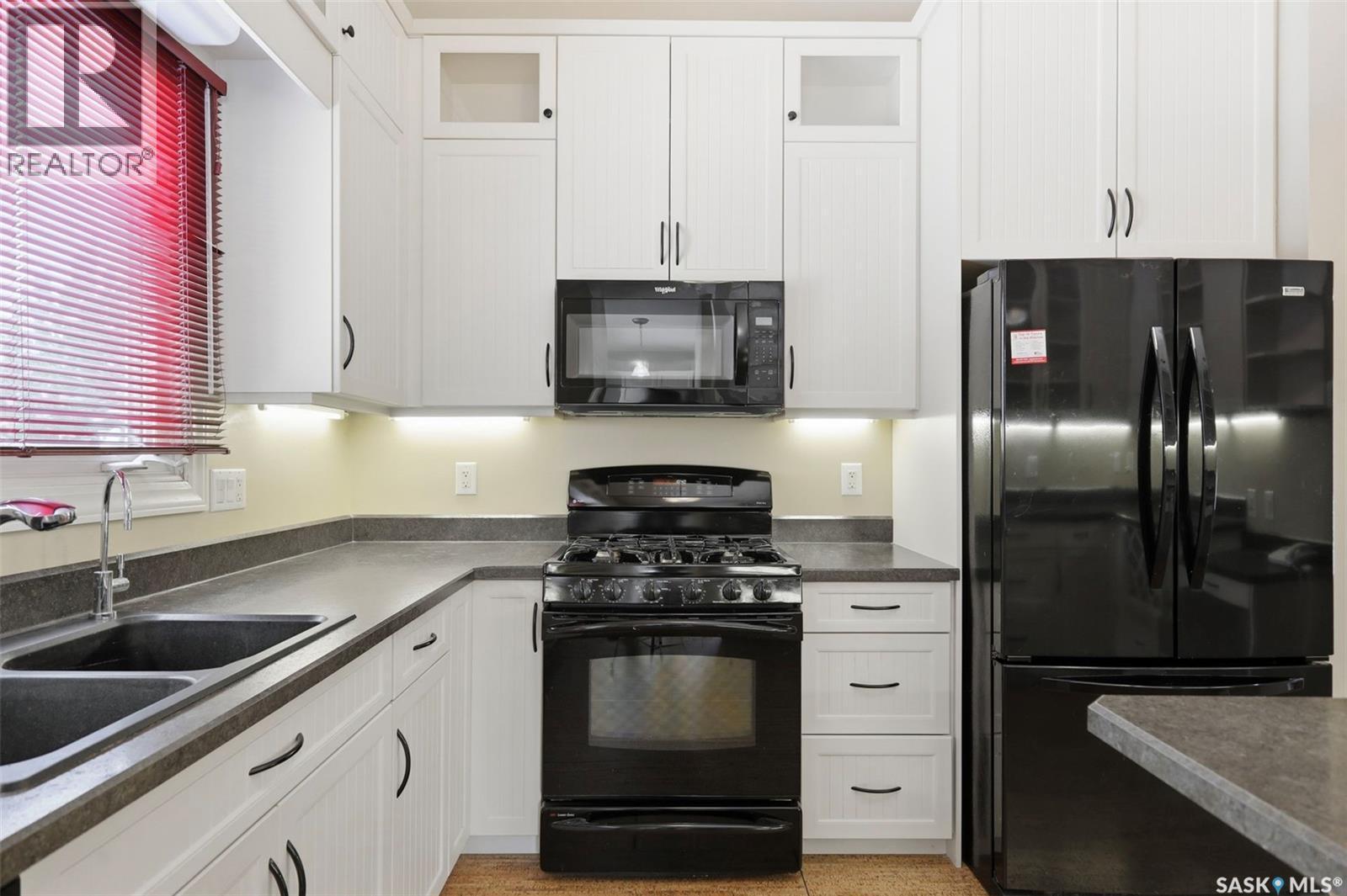 117 Mount Allison Crescent, Saskatoon, SK - Indoor Photo Showing Kitchen With Double Sink