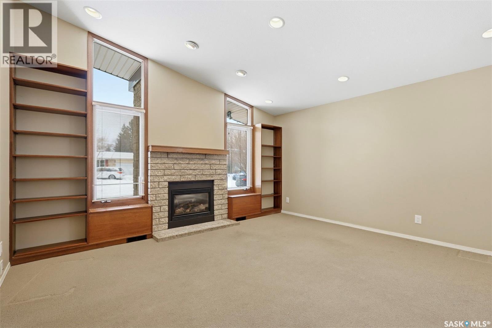 117 Mount Allison Crescent, Saskatoon, SK - Indoor With Fireplace