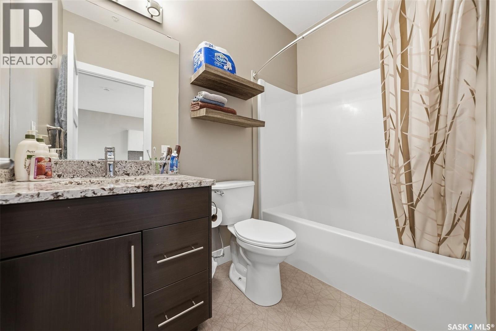 202 415 Maningas Bend, Saskatoon, SK - Indoor Photo Showing Bathroom
