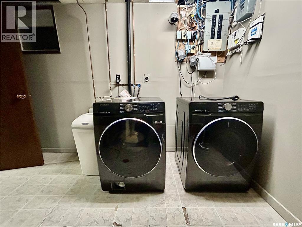 116 6Th Street E, Nipawin, SK - Indoor Photo Showing Laundry Room