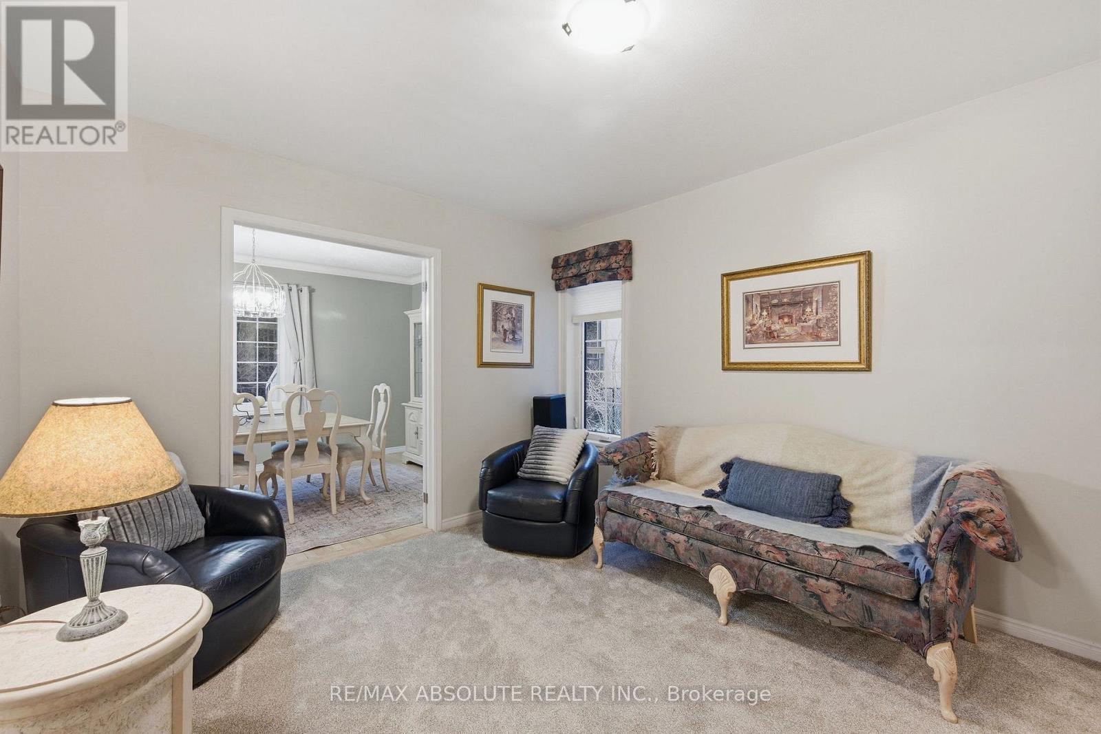 605 Rowanwood Avenue, Ottawa, ON - Indoor Photo Showing Living Room