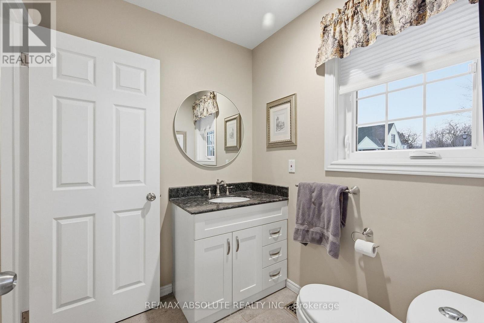 605 Rowanwood Avenue, Ottawa, ON - Indoor Photo Showing Bathroom