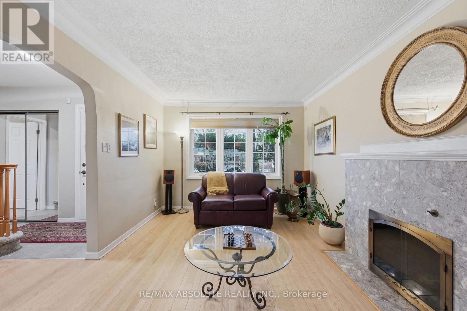 605 Rowanwood Avenue, Ottawa, ON - Indoor Photo Showing Living Room With Fireplace
