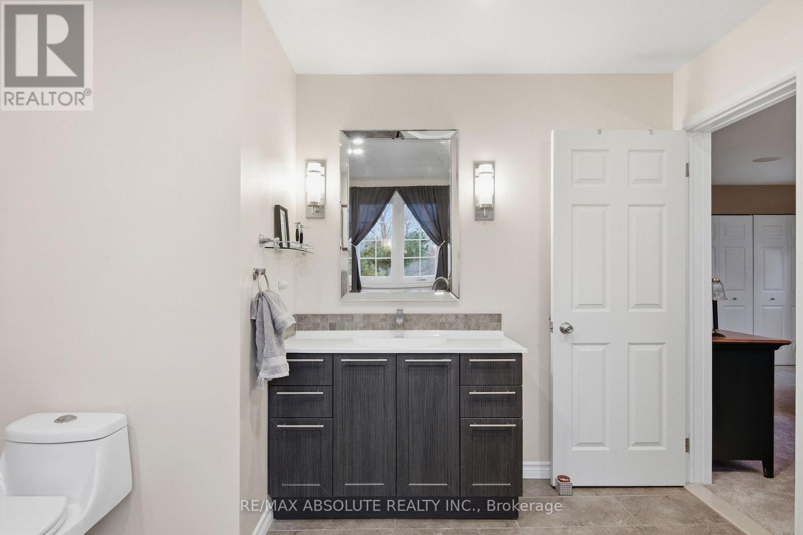 605 Rowanwood Avenue, Ottawa, ON - Indoor Photo Showing Bathroom