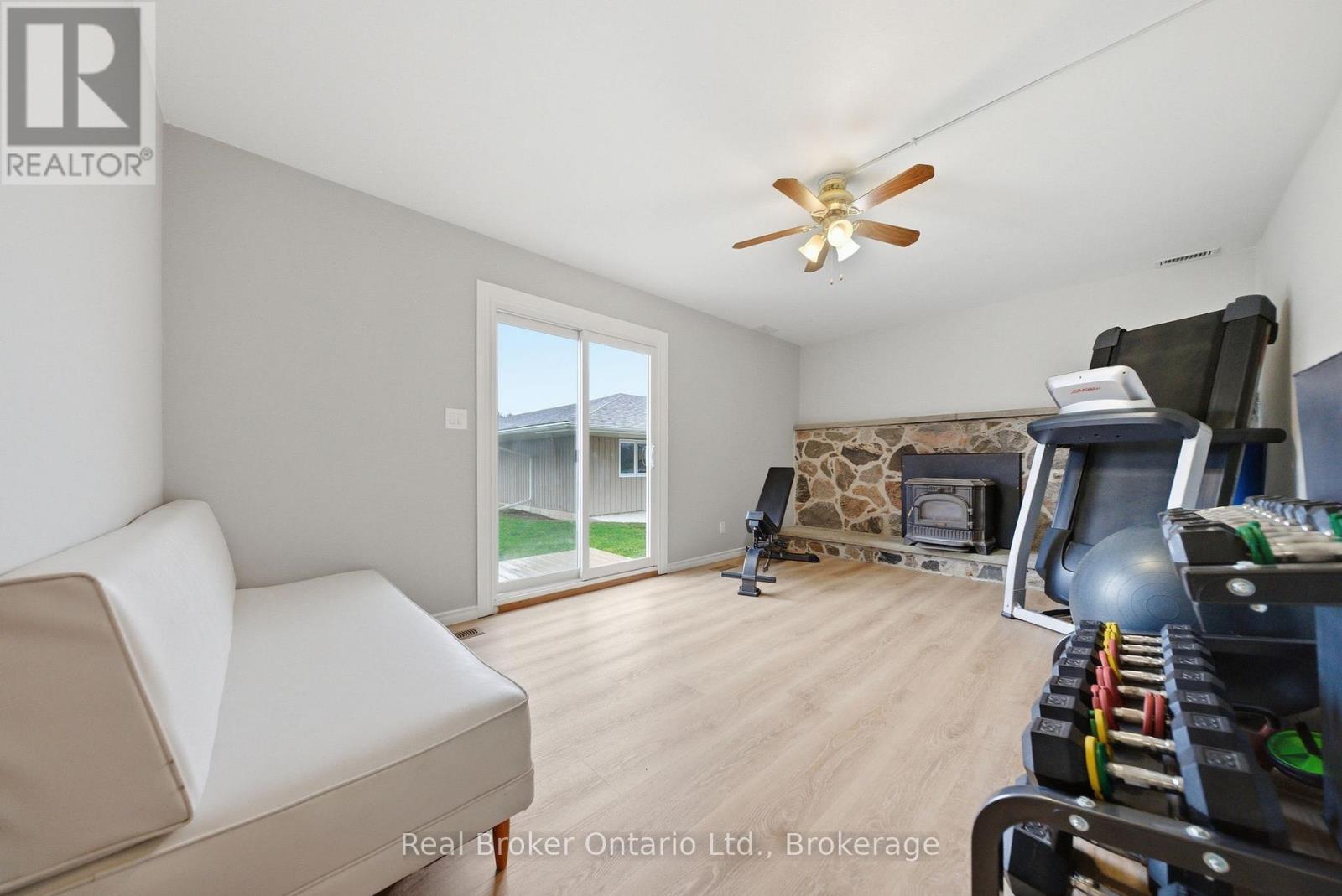 11 Burtch Road, Brant (Brantford Twp), ON - Indoor