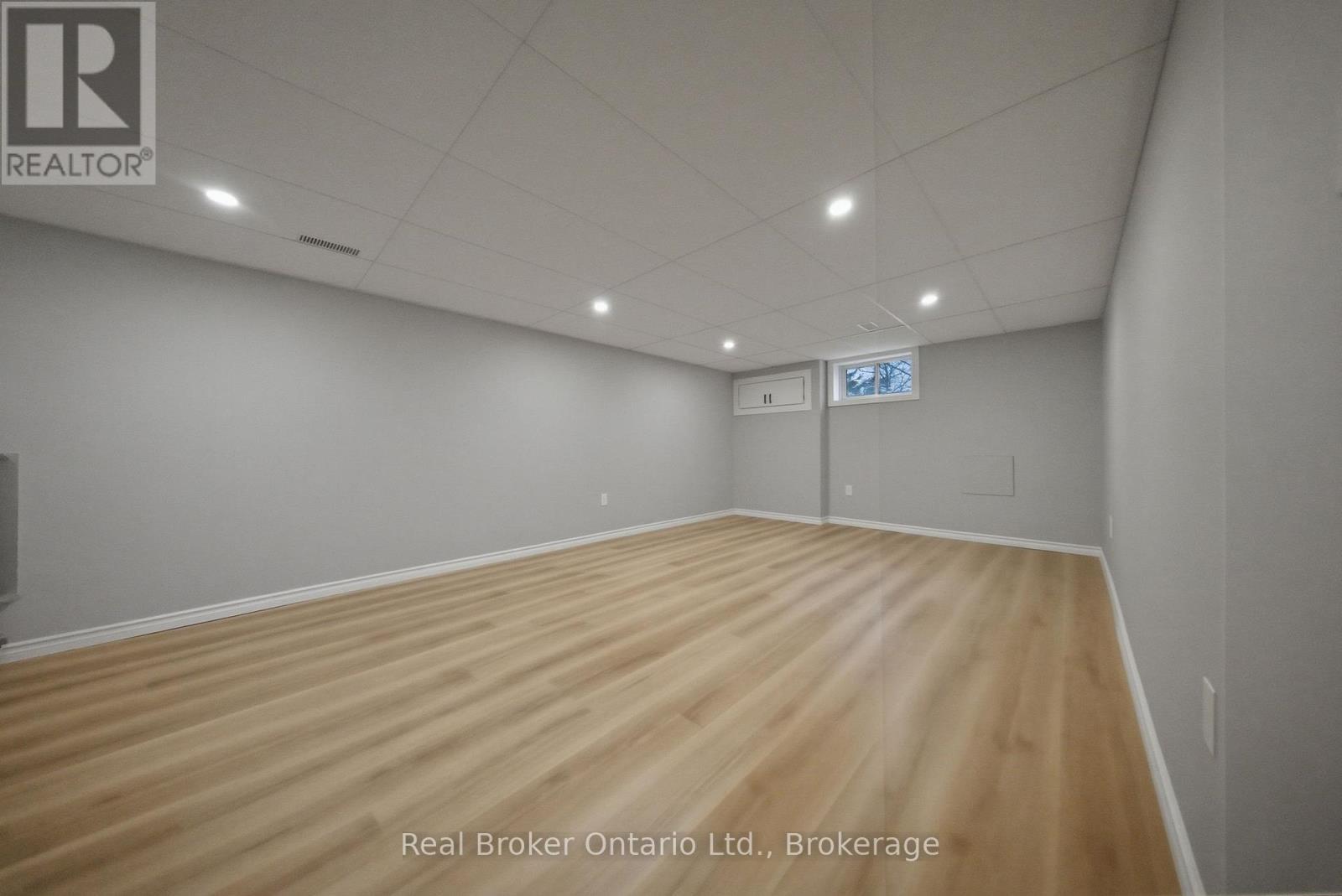 11 Burtch Road, Brant (Brantford Twp), ON - Indoor