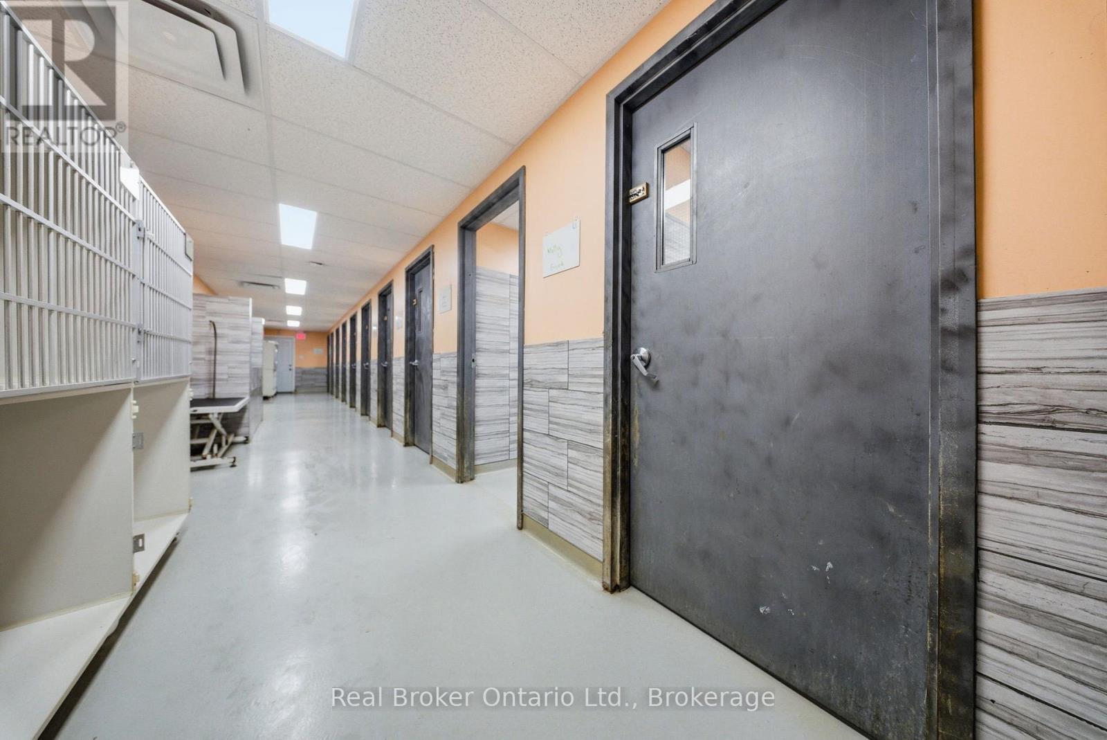 11 Burtch Road, Brant (Brantford Twp), ON - Indoor Photo Showing Other Room