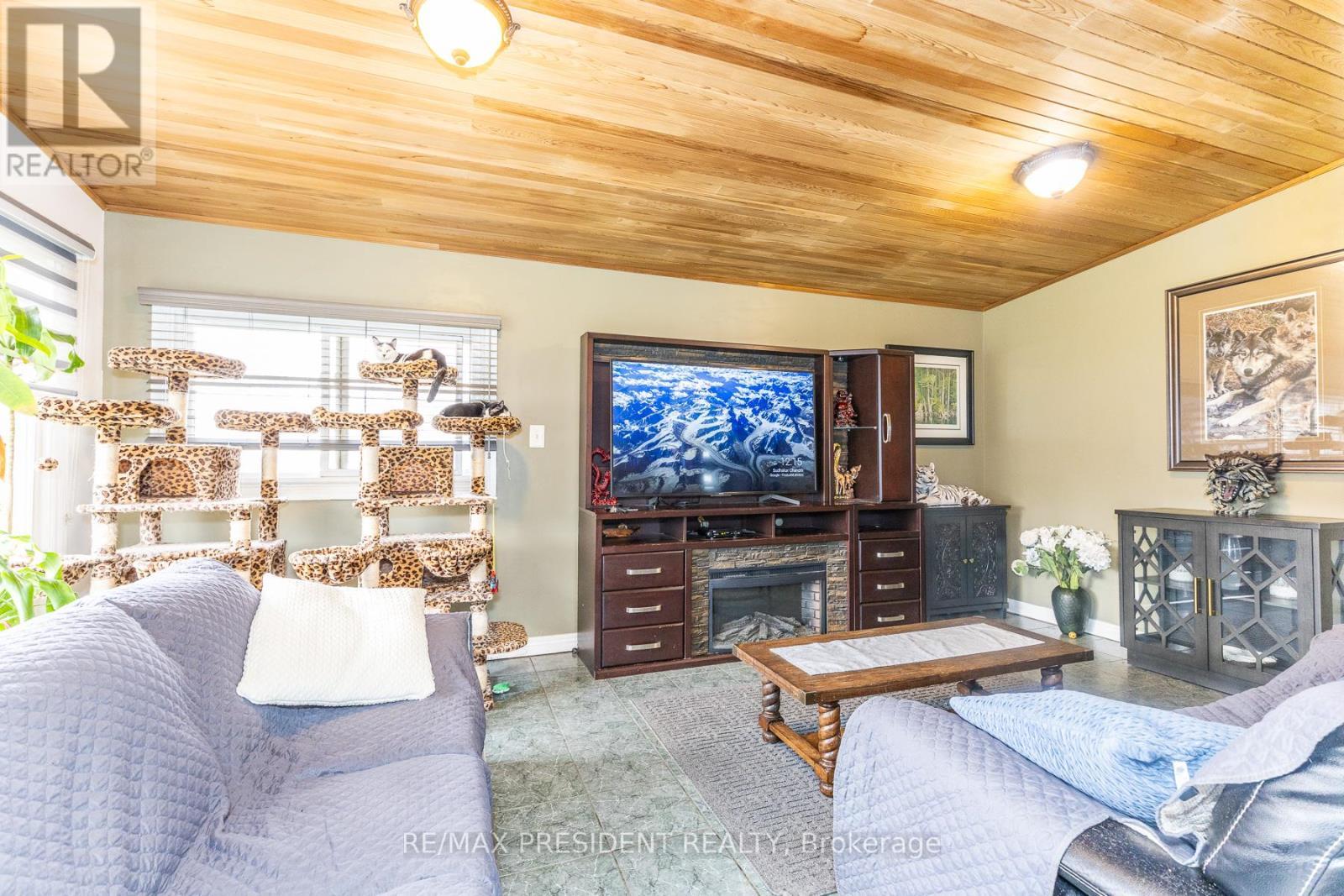7648 Redstone Road, Mississauga, ON - Indoor