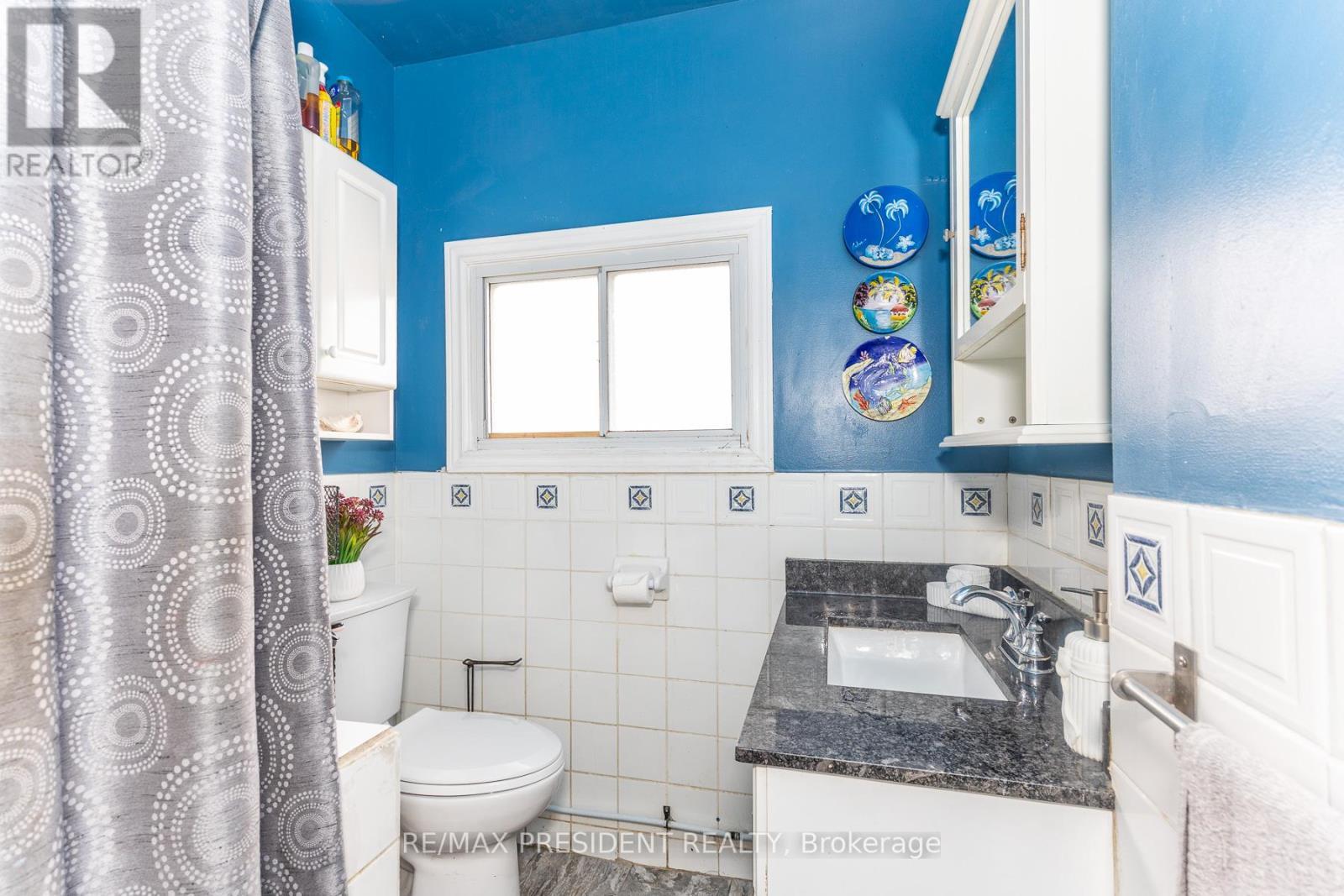 7648 Redstone Road, Mississauga, ON - Indoor Photo Showing Bathroom