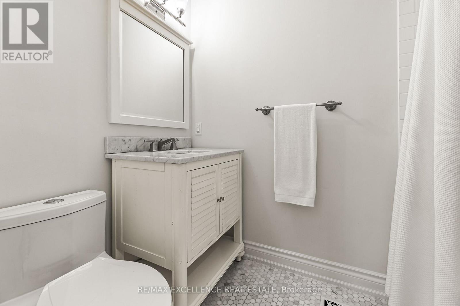 2446 Hammond Road, Mississauga, ON - Indoor Photo Showing Bathroom