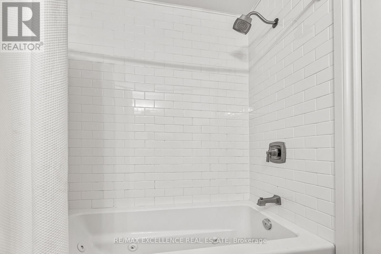 2446 Hammond Road, Mississauga, ON - Indoor Photo Showing Bathroom