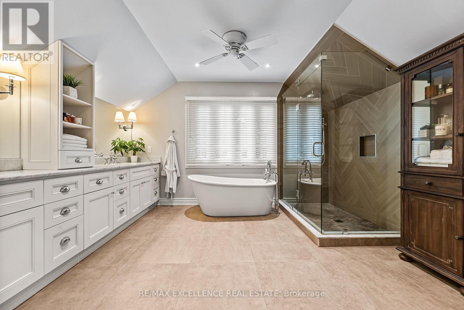 2446 Hammond Road, Mississauga, ON - Indoor Photo Showing Bathroom