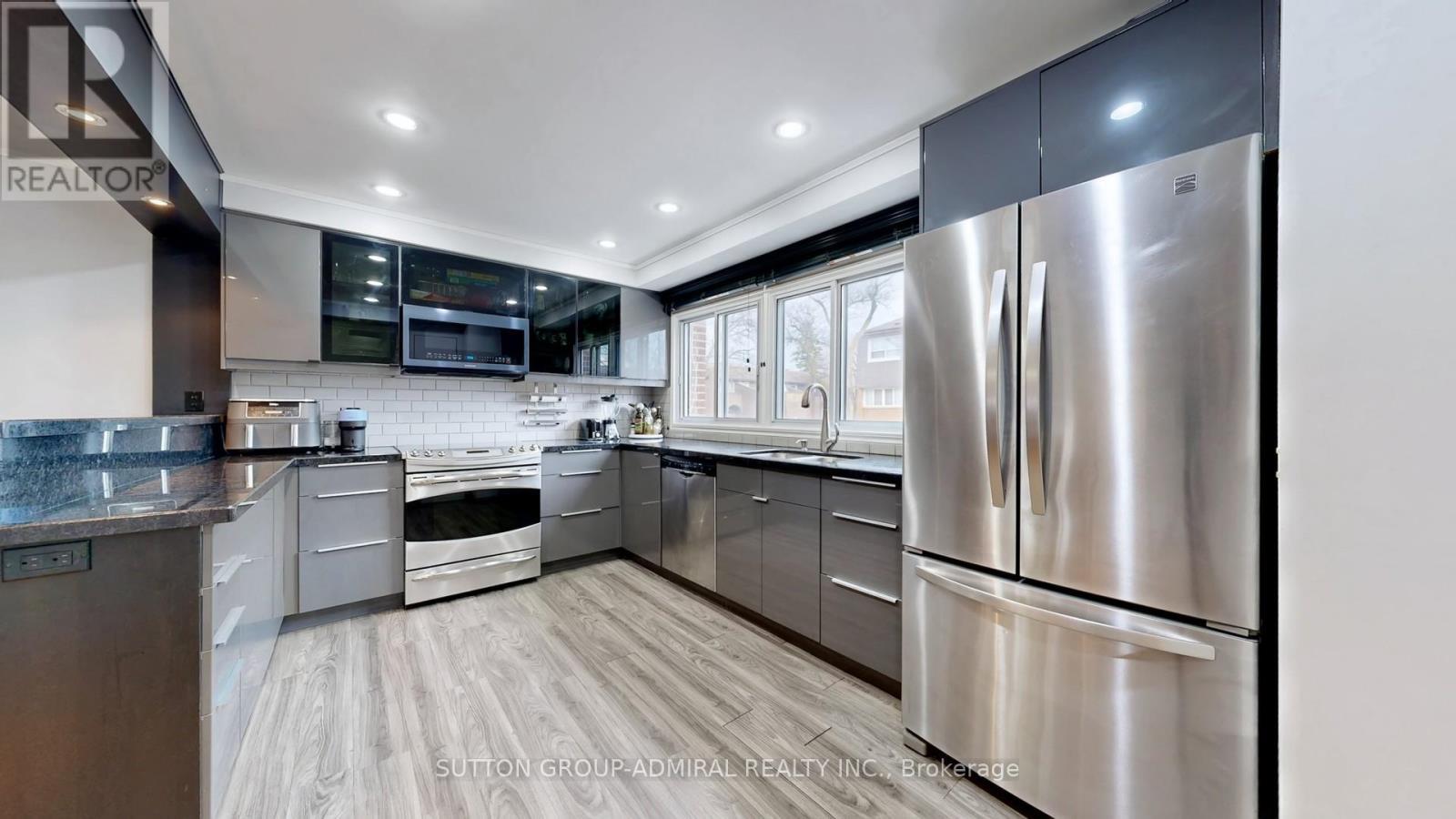 4 Dove Hawk Way, Toronto, ON - Indoor Photo Showing Kitchen With Upgraded Kitchen