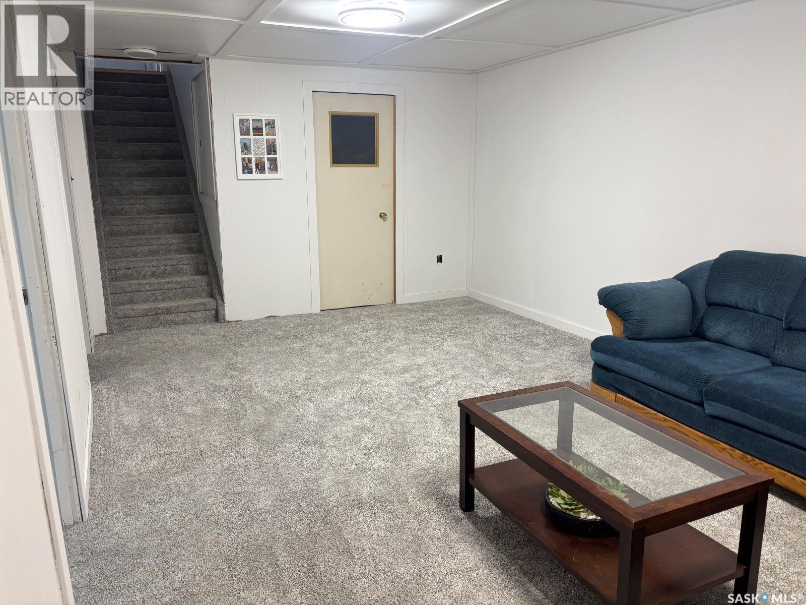 18 Waterloo Road, Yorkton, SK - Indoor
