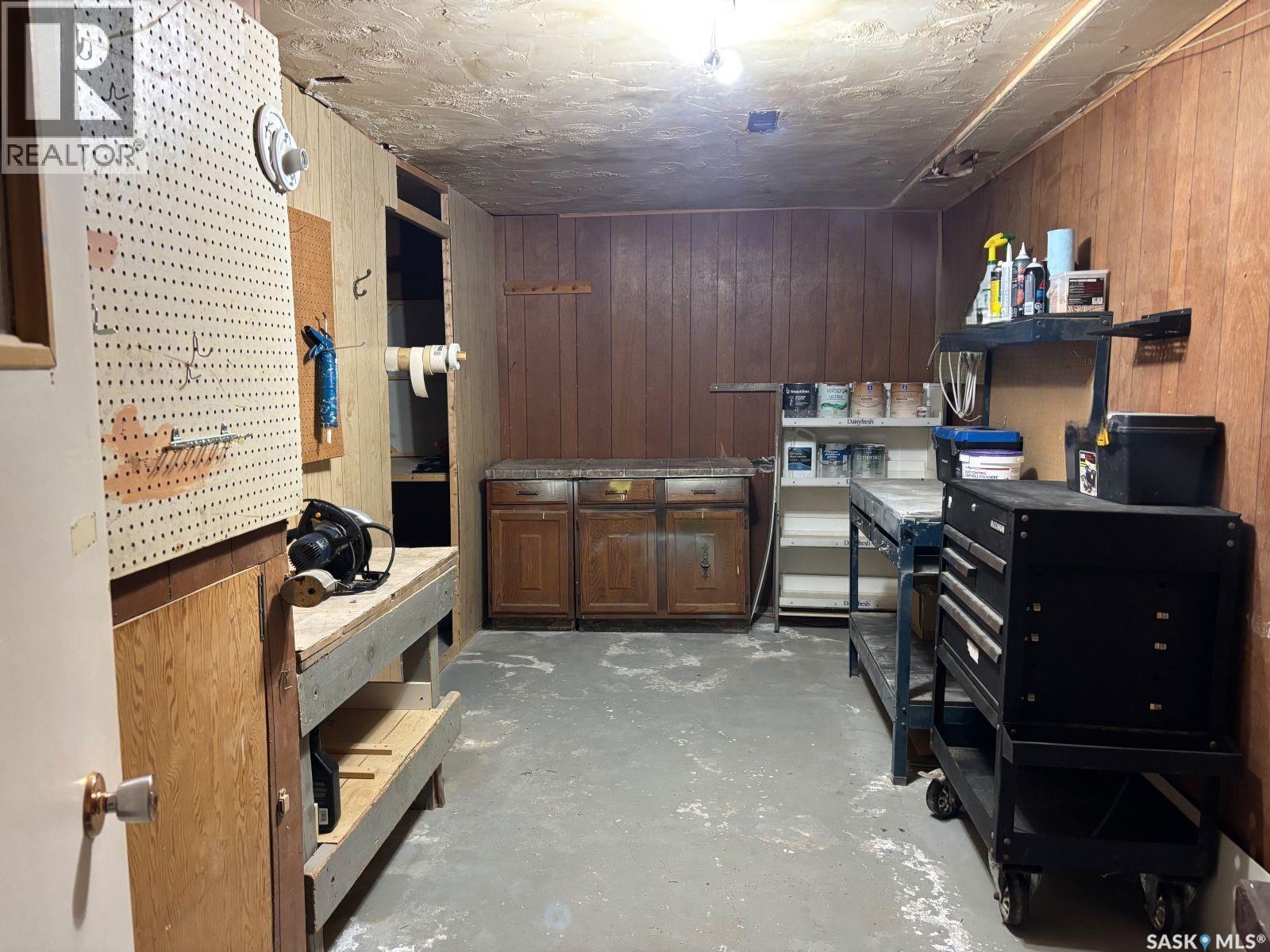 18 Waterloo Road, Yorkton, SK - Indoor