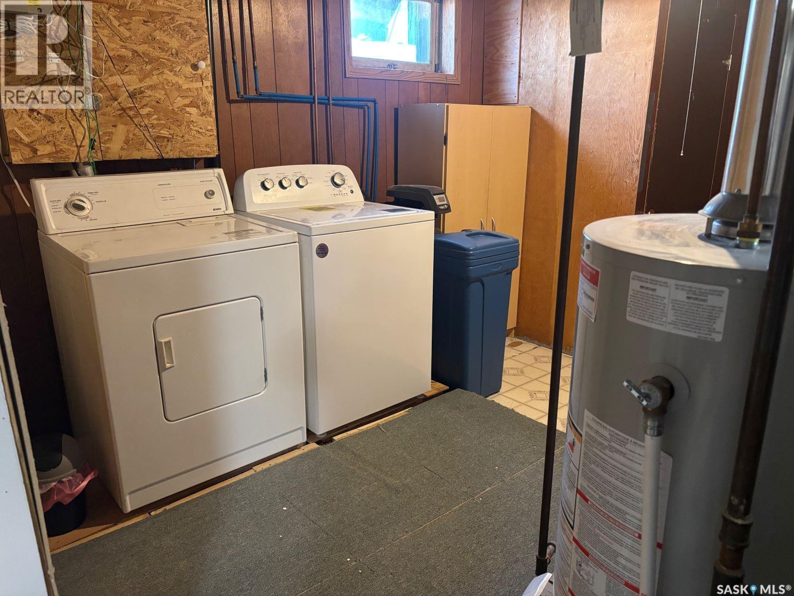 18 Waterloo Road, Yorkton, SK - Indoor Photo Showing Laundry Room