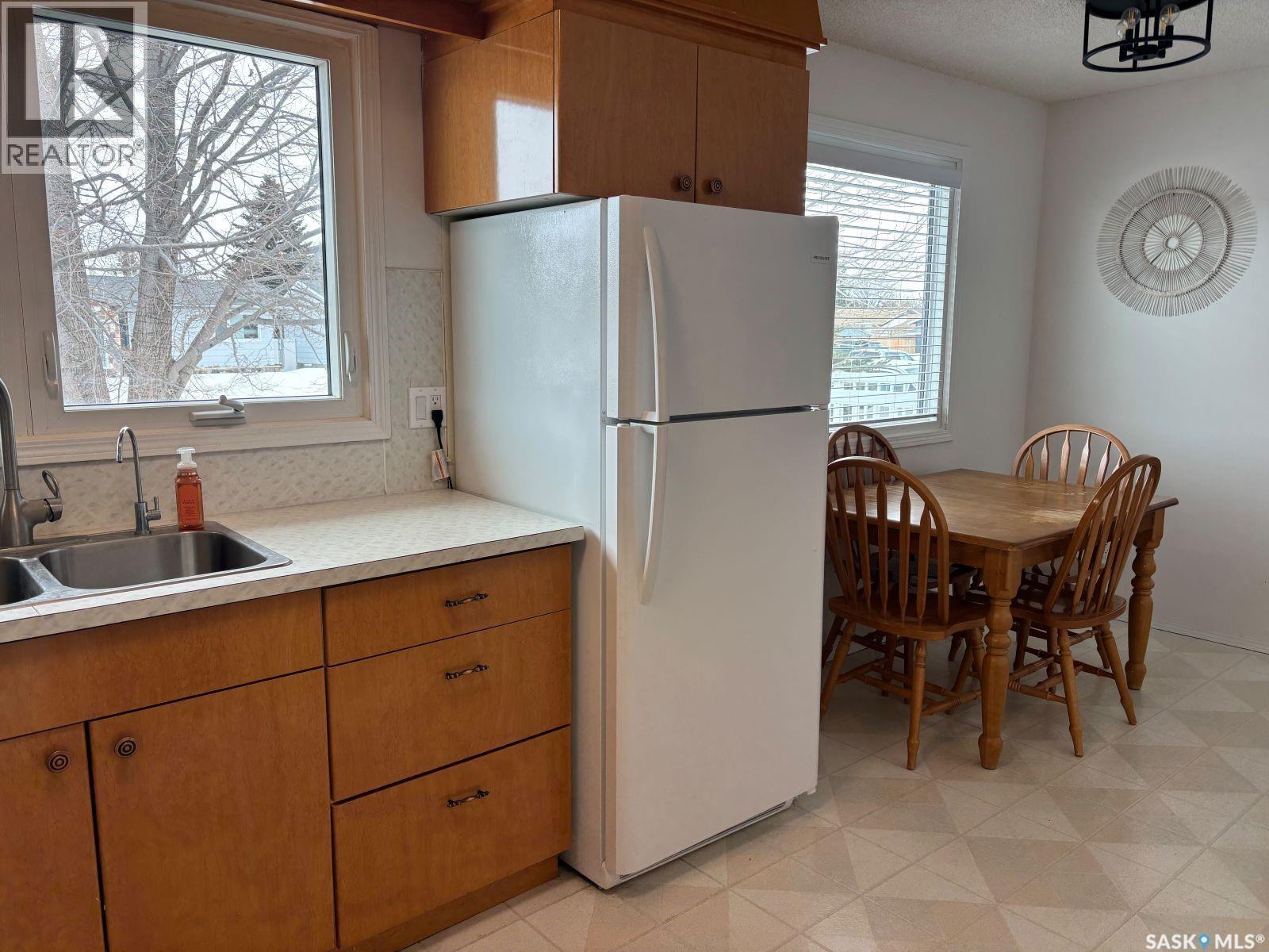18 Waterloo Road, Yorkton, SK - Indoor Photo Showing Kitchen