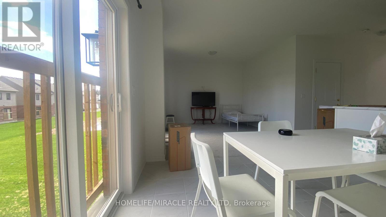 143 Devonleigh Gate, Grey Highlands, ON - Indoor Photo Showing Other Room