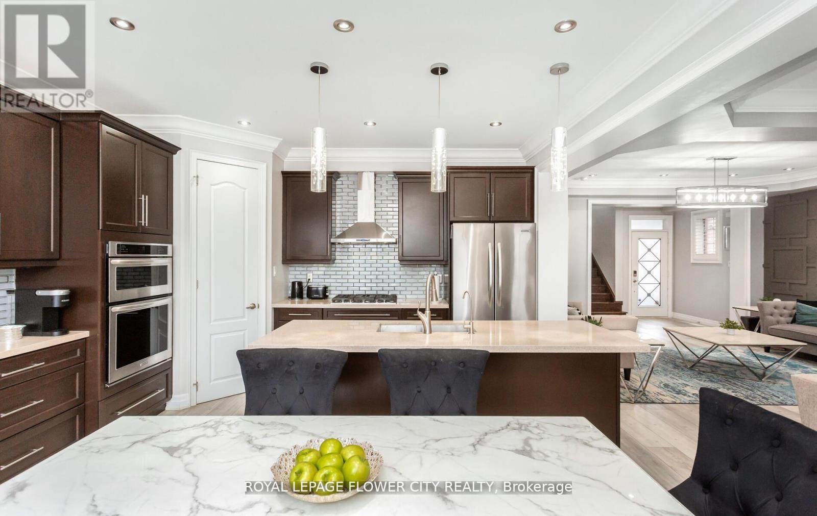21 Arkwright Drive, Brampton, ON - Indoor Photo Showing Kitchen With Stainless Steel Kitchen With Upgraded Kitchen