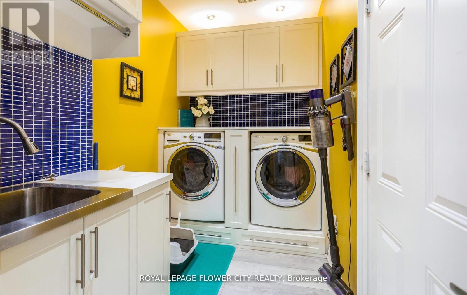 21 Arkwright Drive, Brampton, ON - Indoor Photo Showing Laundry Room