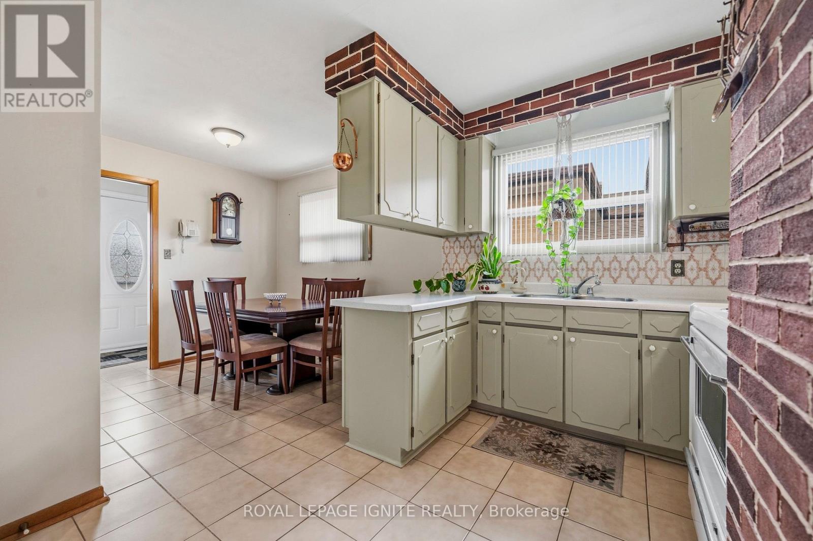 3746 Teeswater Road, Mississauga, ON - Indoor Photo Showing Kitchen