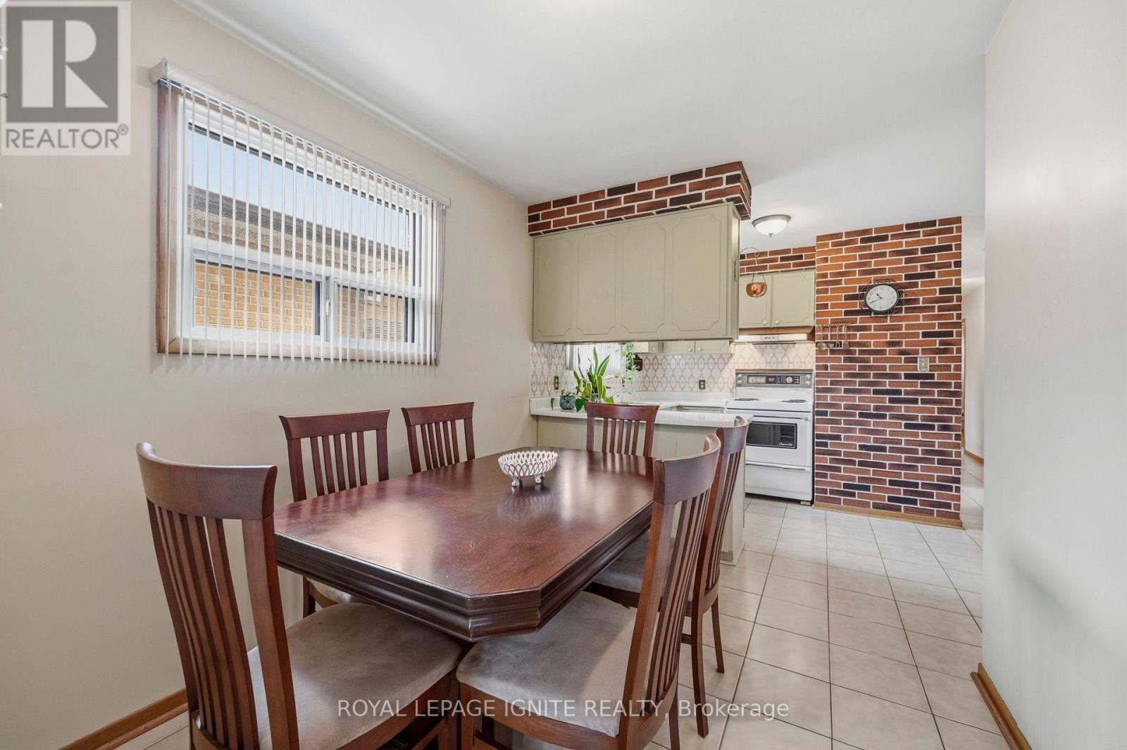 3746 Teeswater Road, Mississauga, ON - Indoor Photo Showing Dining Room