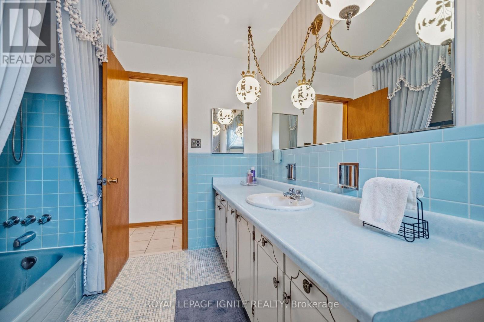 3746 Teeswater Road, Mississauga, ON - Indoor Photo Showing Bathroom