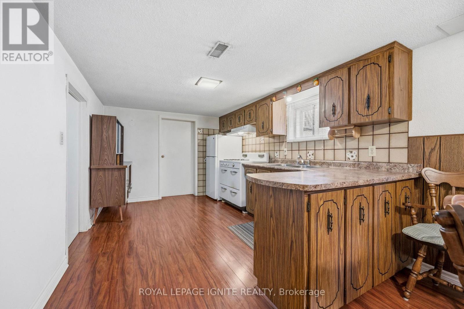 3746 Teeswater Road, Mississauga, ON - Indoor Photo Showing Kitchen