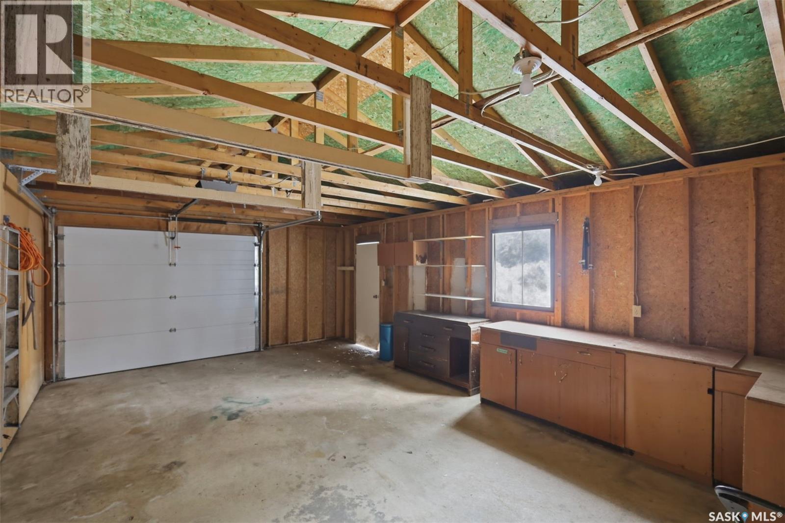 2610 Cascade Street, Saskatoon, SK - Indoor Photo Showing Garage