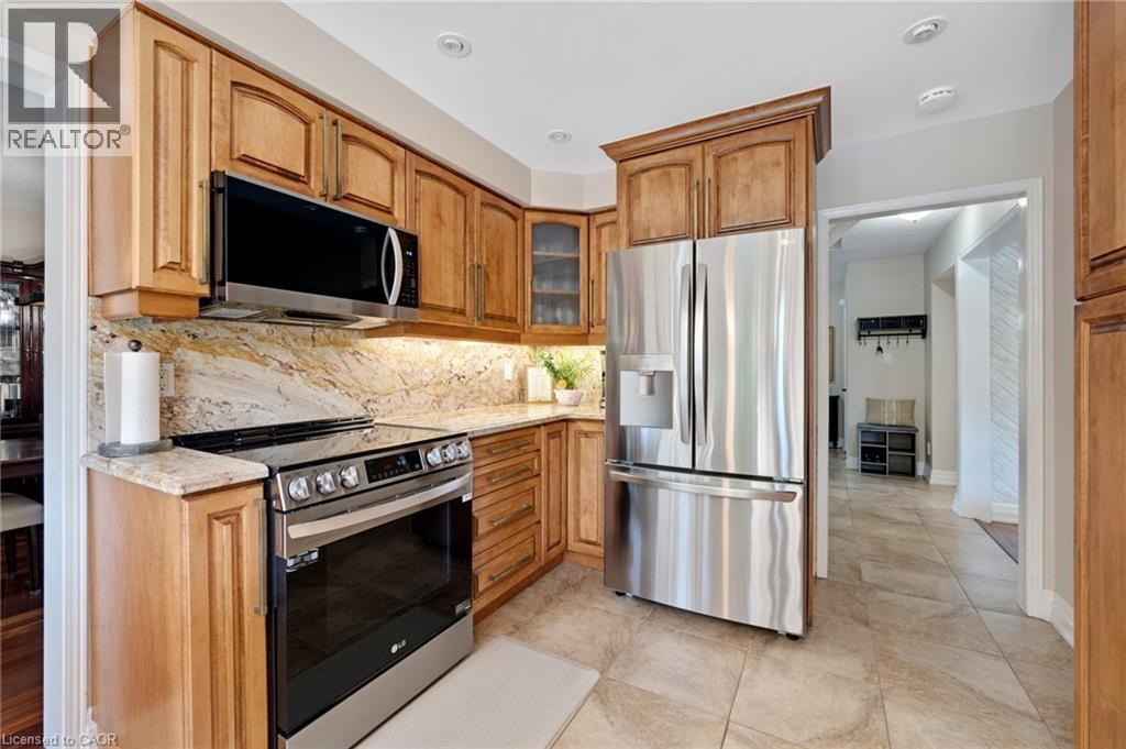 477 Burnett Avenue, Cambridge, ON - Indoor Photo Showing Kitchen With Stainless Steel Kitchen