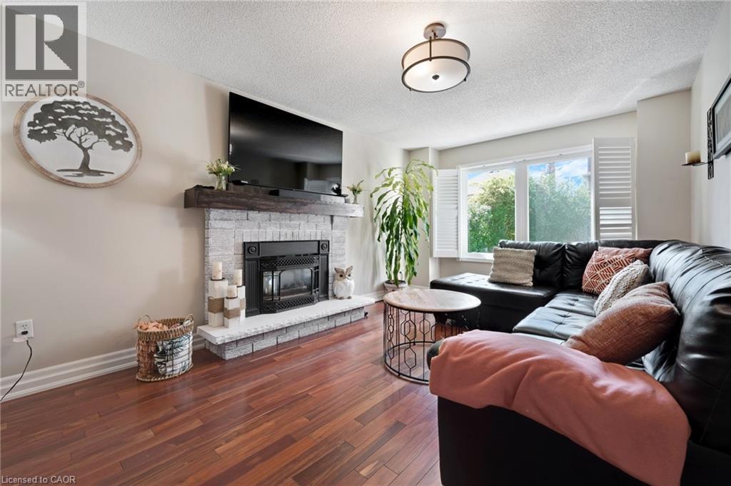 477 Burnett Avenue, Cambridge, ON - Indoor Photo Showing Living Room With Fireplace