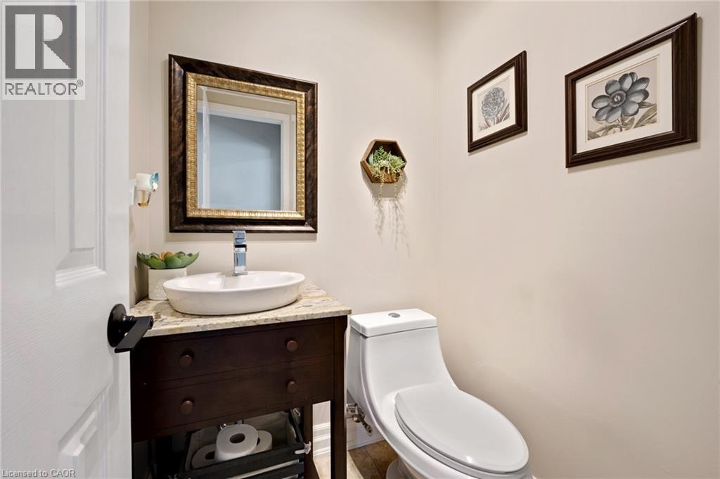 477 Burnett Avenue, Cambridge, ON - Indoor Photo Showing Bathroom
