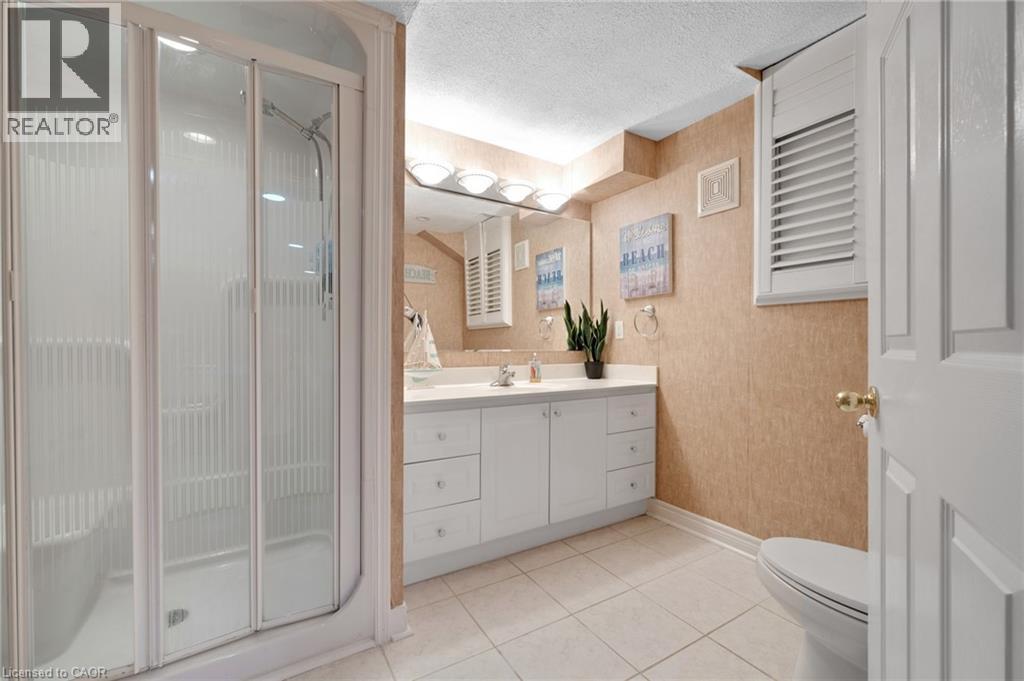477 Burnett Avenue, Cambridge, ON - Indoor Photo Showing Bathroom