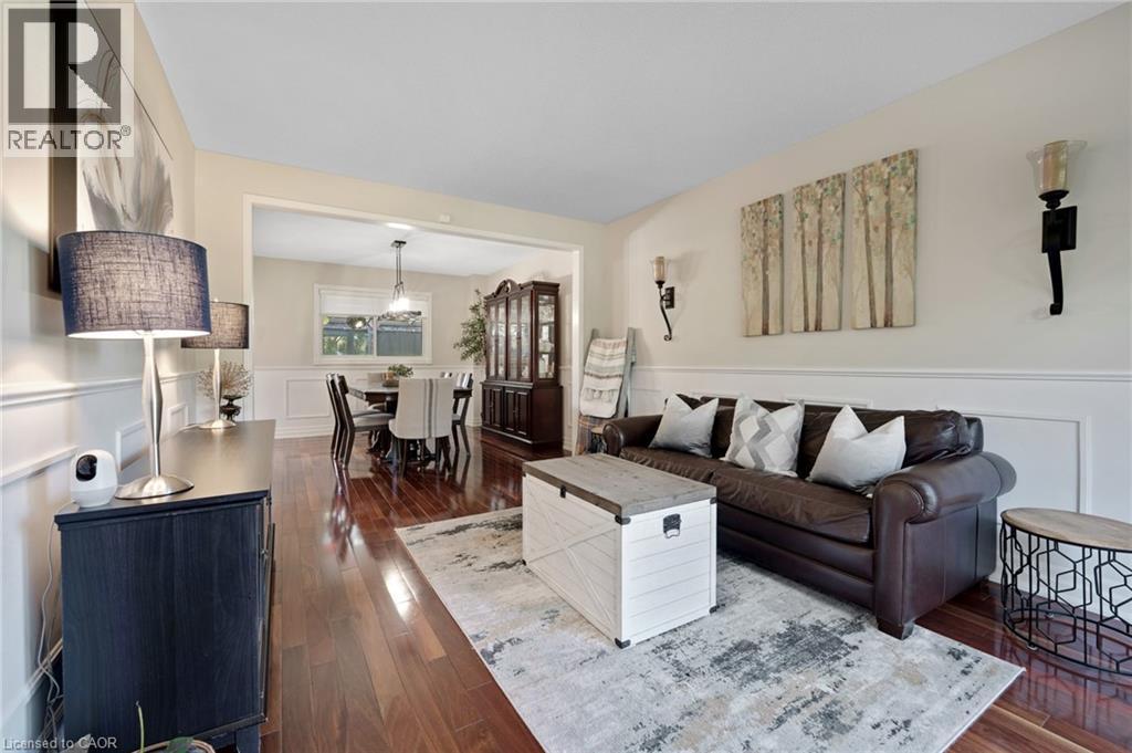 477 Burnett Avenue, Cambridge, ON - Indoor Photo Showing Living Room