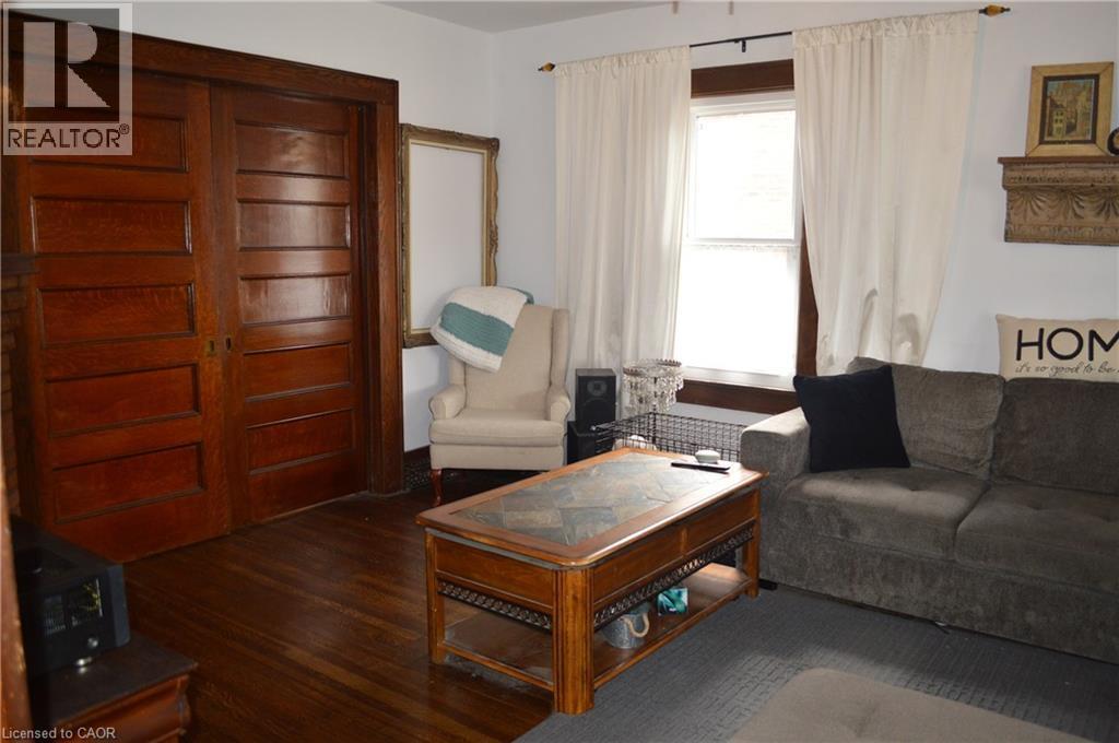73 Talbot Street S, Simcoe, ON - Indoor Photo Showing Living Room