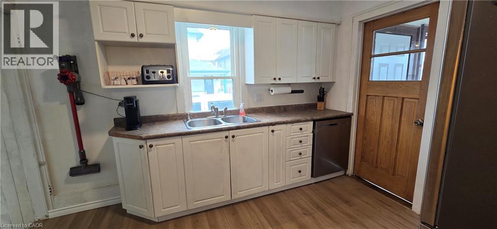 73 Talbot Street S, Simcoe, ON - Indoor Photo Showing Kitchen With Double Sink