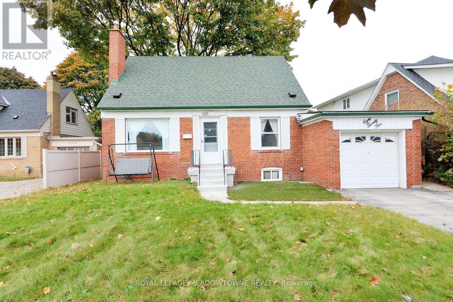 825 North Service Road, Mississauga, ON - Outdoor