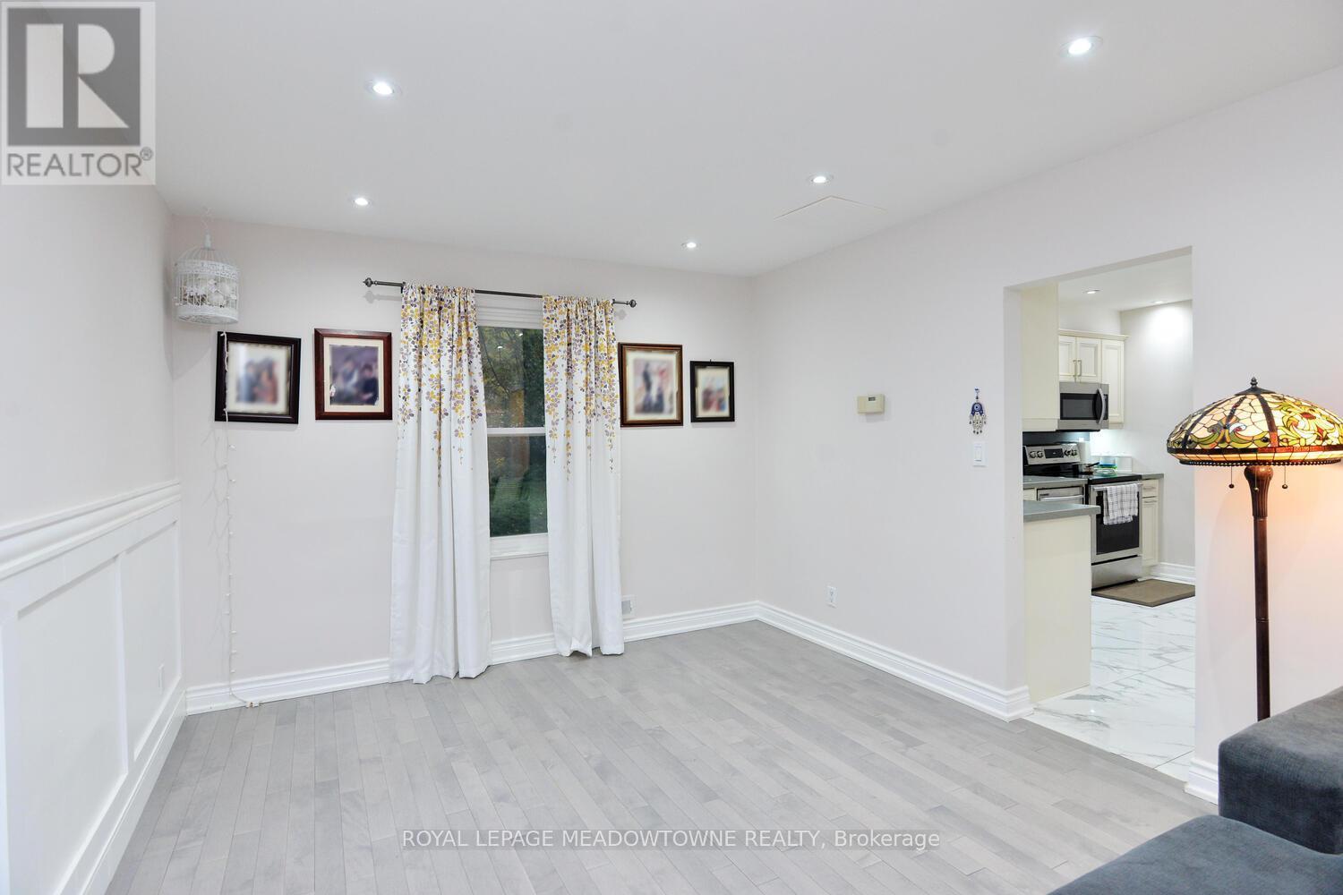 825 North Service Road, Mississauga, ON - Indoor Photo Showing Other Room