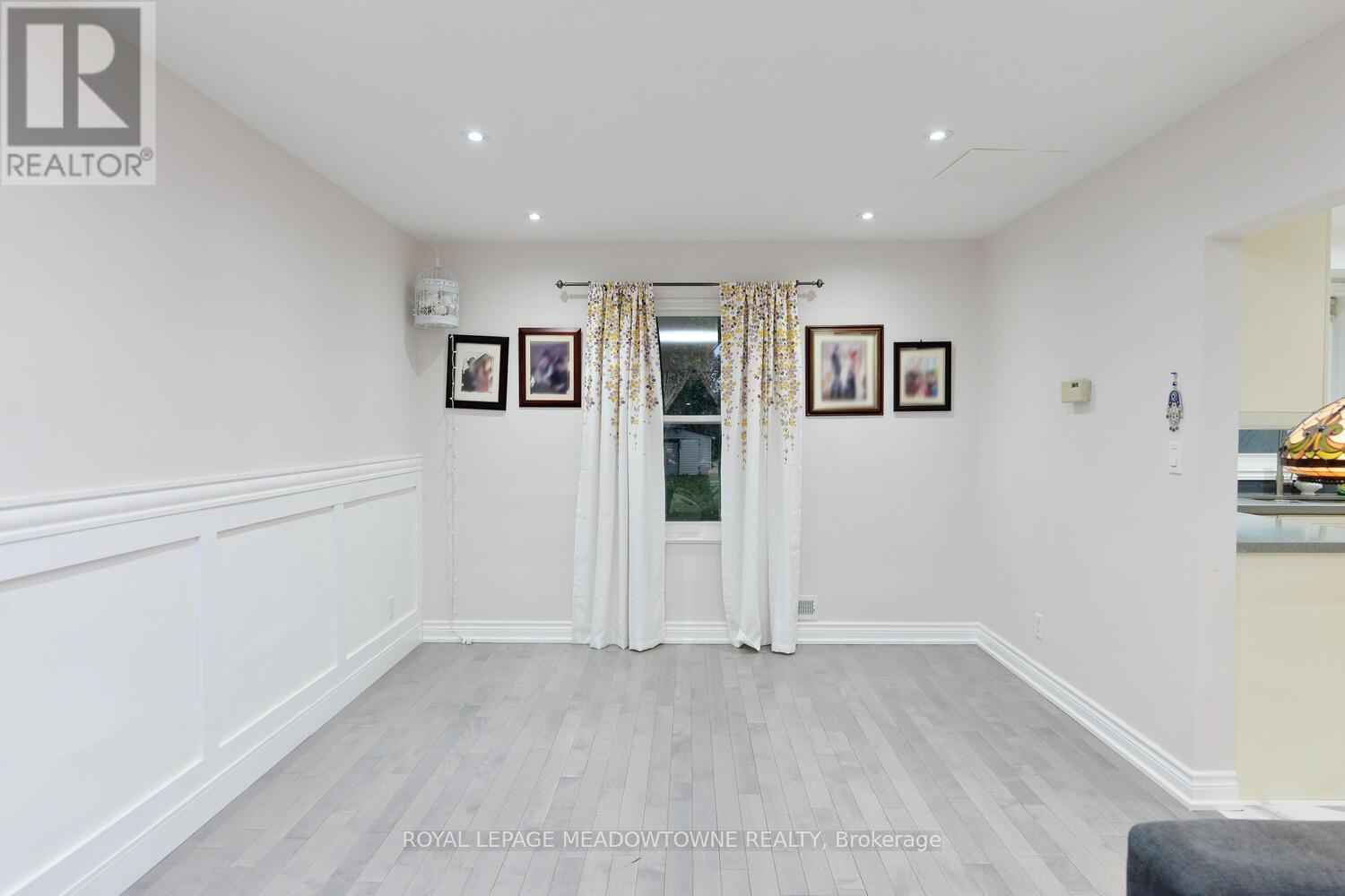 825 North Service Road, Mississauga, ON - Indoor Photo Showing Other Room