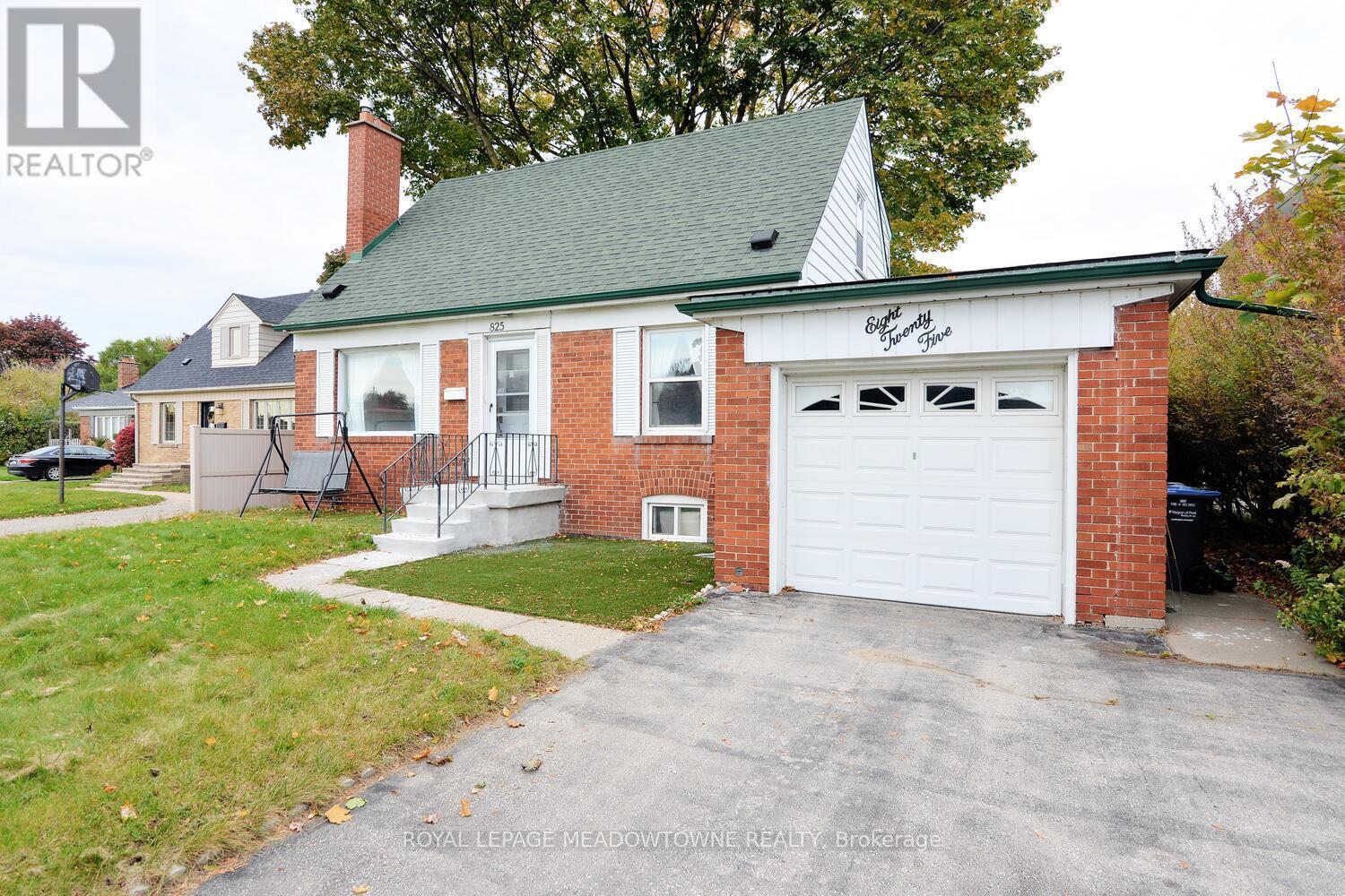 825 North Service Road, Mississauga, ON - Outdoor