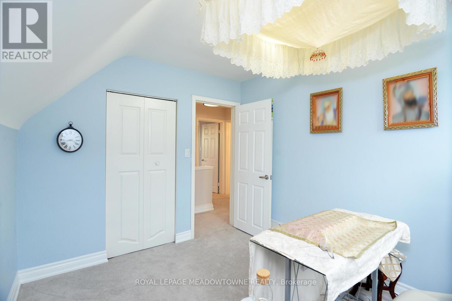 825 North Service Road, Mississauga, ON - Indoor