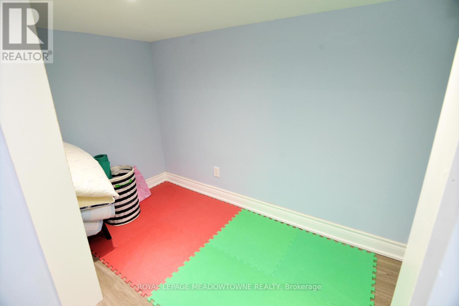825 North Service Road, Mississauga, ON - Indoor Photo Showing Other Room