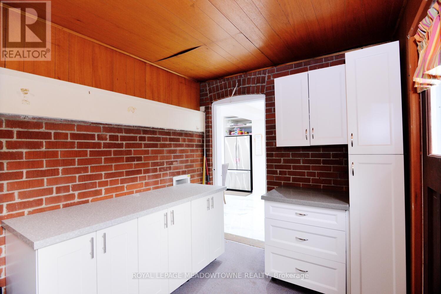 825 North Service Road, Mississauga, ON - Indoor Photo Showing Other Room