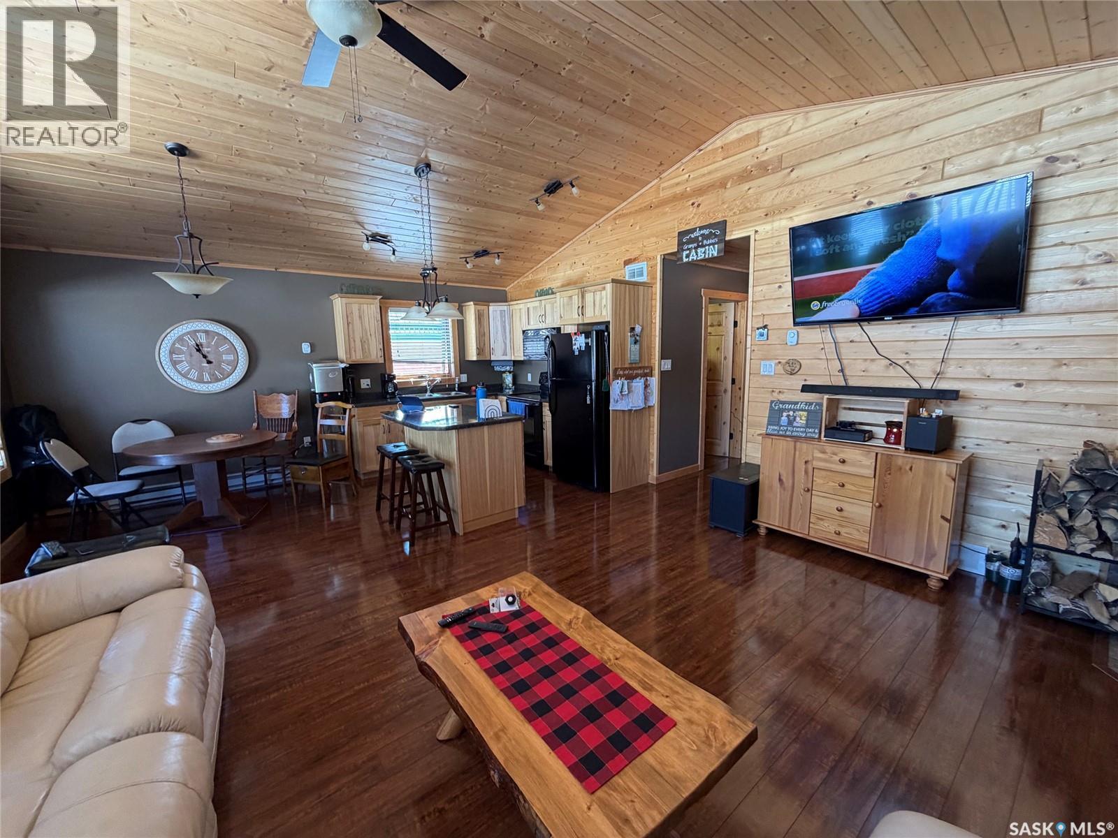 106 Sullivan Place, Chitek Lake, SK - Indoor Photo Showing Living Room
