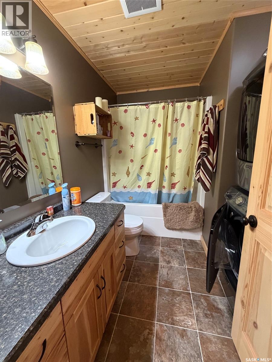 106 Sullivan Place, Chitek Lake, SK - Indoor Photo Showing Bathroom