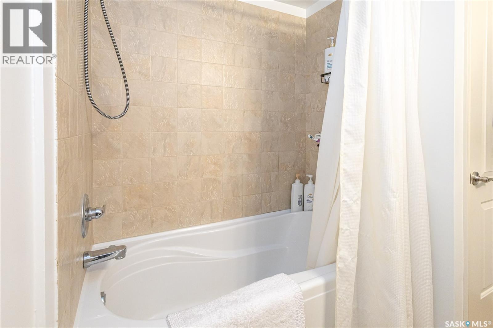 104 1013 Lansdowne Avenue, Saskatoon, SK - Indoor Photo Showing Bathroom