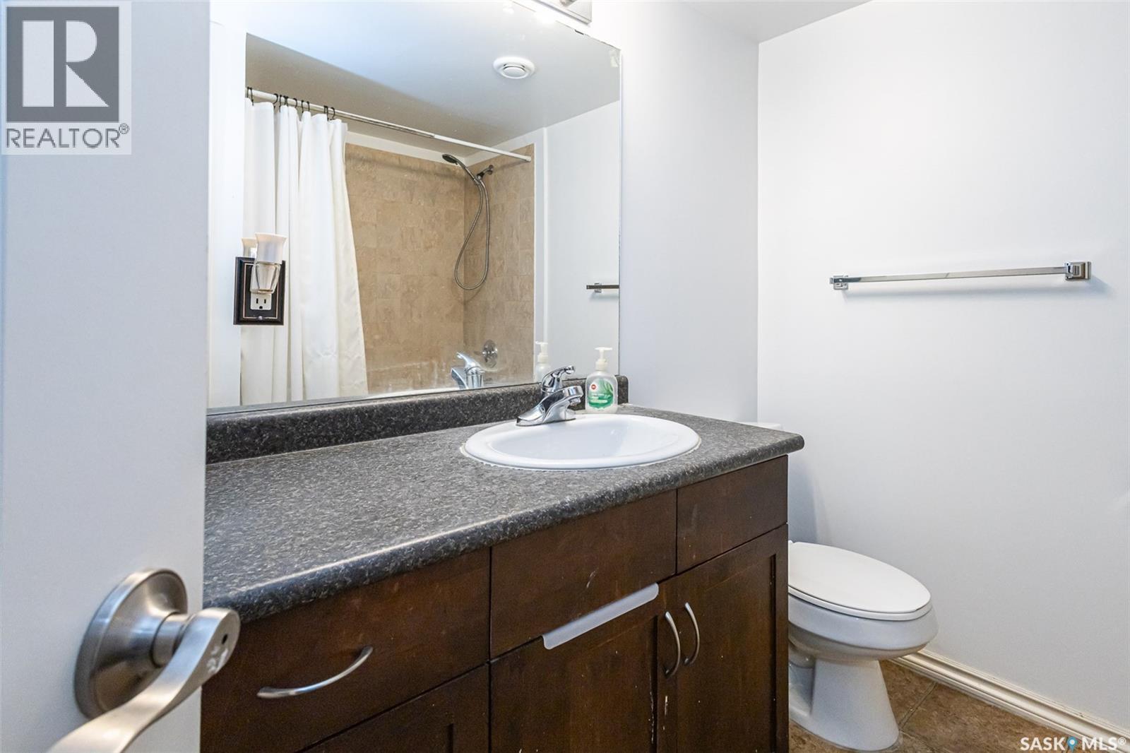 104 1013 Lansdowne Avenue, Saskatoon, SK - Indoor Photo Showing Bathroom