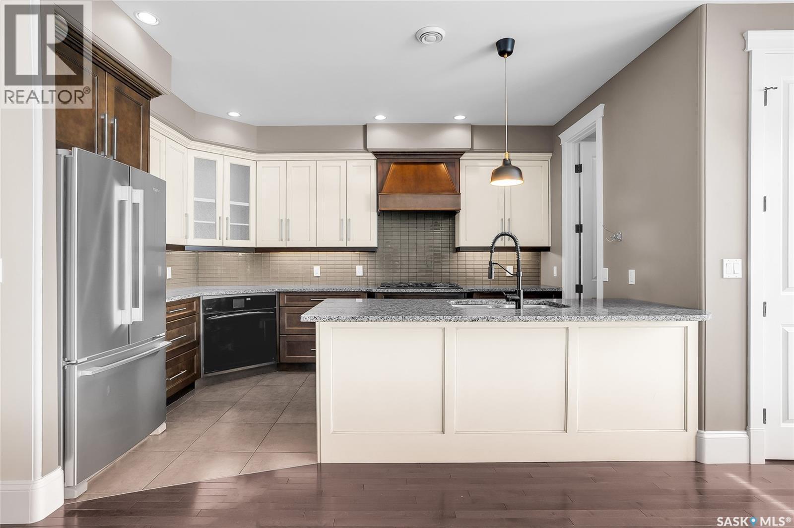 502 4Th Street E, Saskatoon, SK - Indoor Photo Showing Kitchen With Upgraded Kitchen